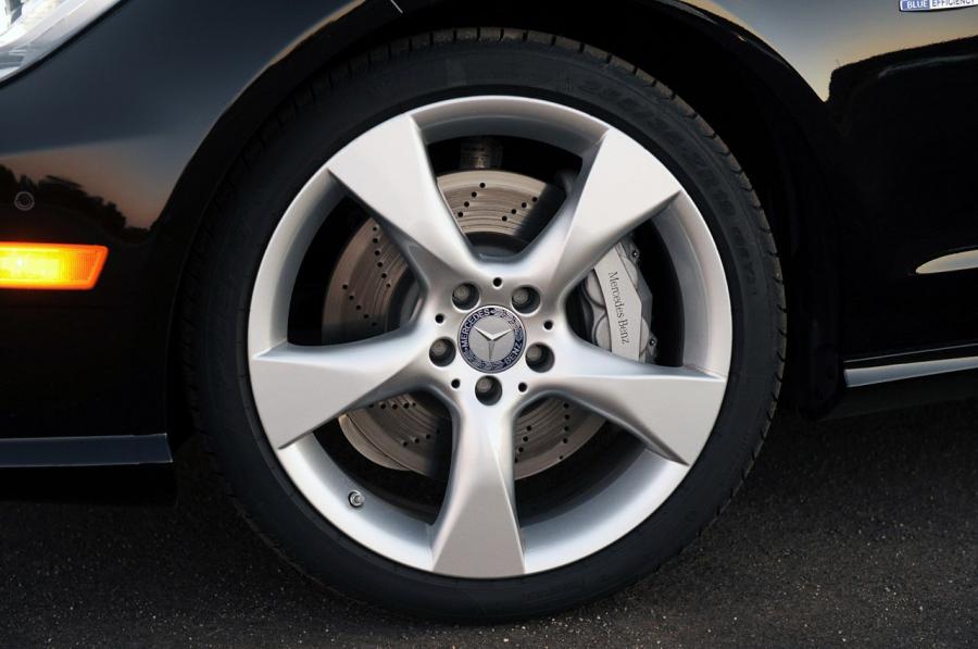  Mercedes-Benz CLS550 2012 года  (фото 32 из 121)